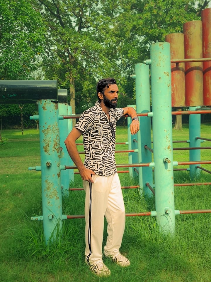 Ivory Crest – Textured White Baggy-Fit Trouser